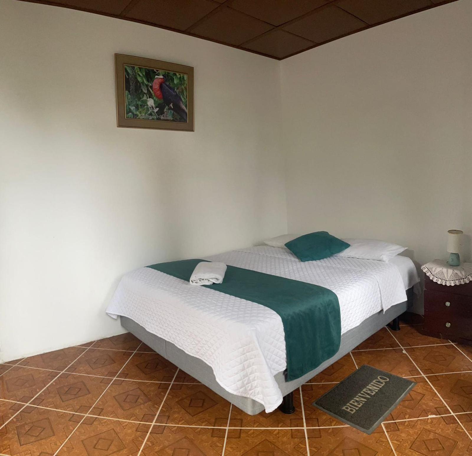 Hostal Muro De Las Lagrimas With High Speed Internet Starlink Puerto Villamil Bagian luar foto