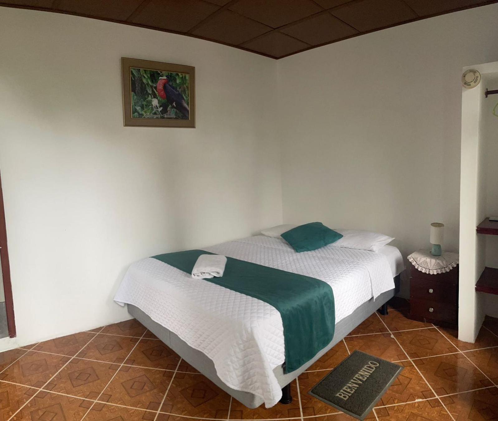 Hostal Muro De Las Lagrimas With High Speed Internet Starlink Puerto Villamil Bagian luar foto