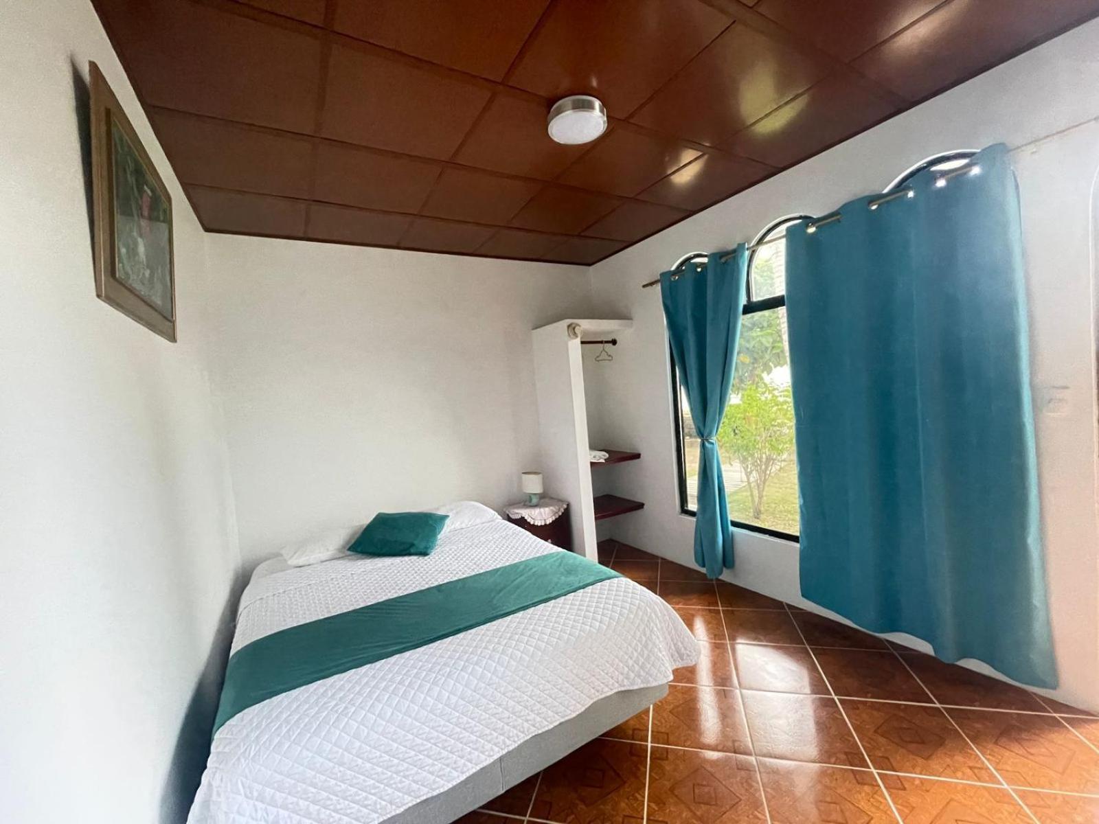 Hostal Muro De Las Lagrimas With High Speed Internet Starlink Puerto Villamil Bagian luar foto